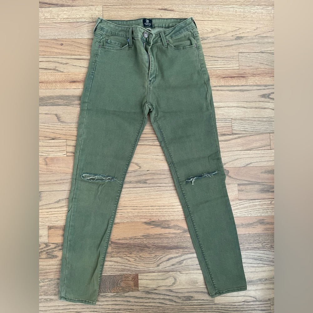 Just Black JB size 28 army green skinny pant